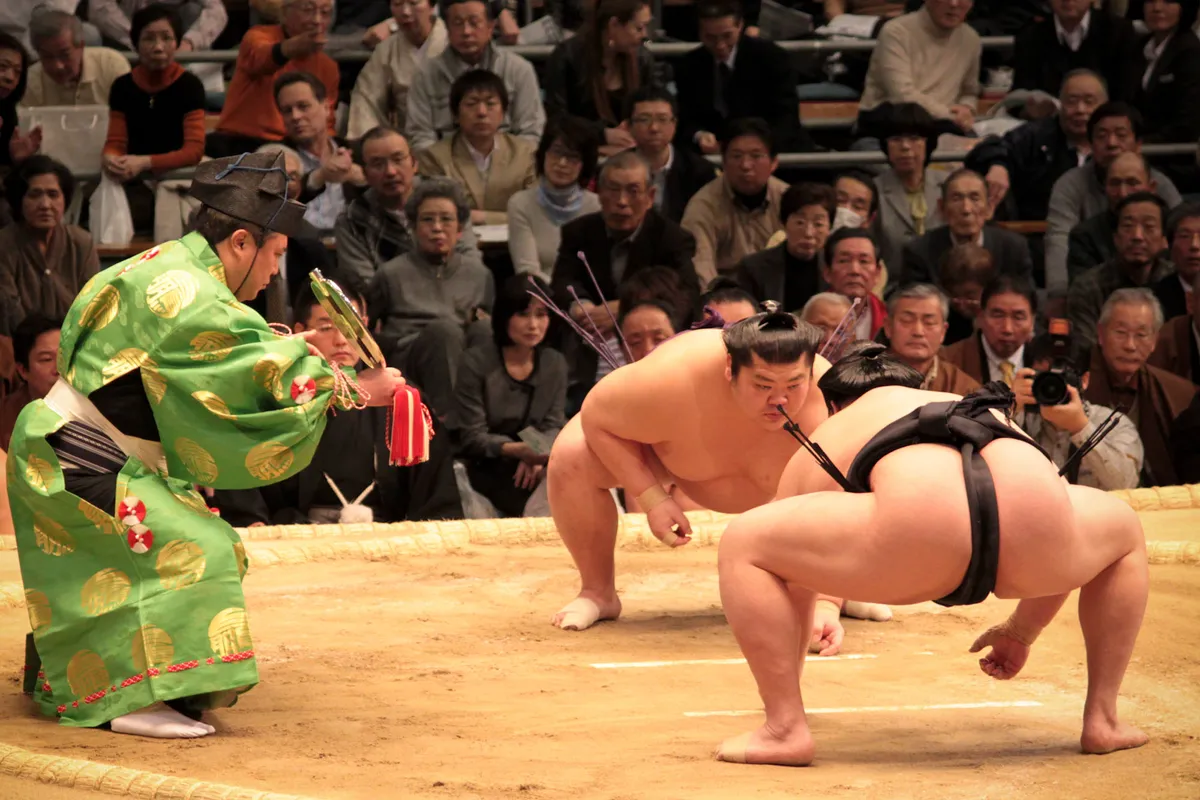Casual sumo show at an Osaka sports bar with a live ring challenge against a professional wrestler